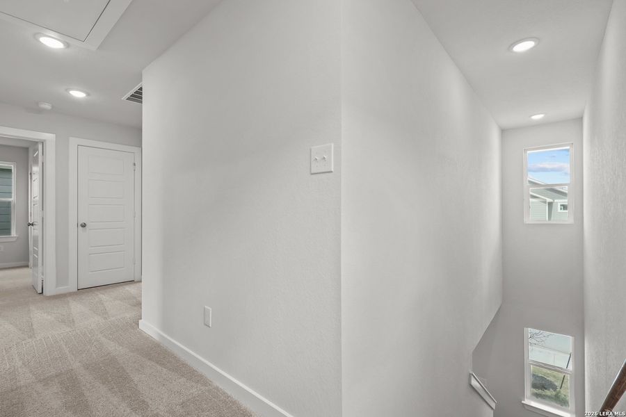 Spacious, unfurnished interior of a new home in Senna, Leon Valley (Image 18).