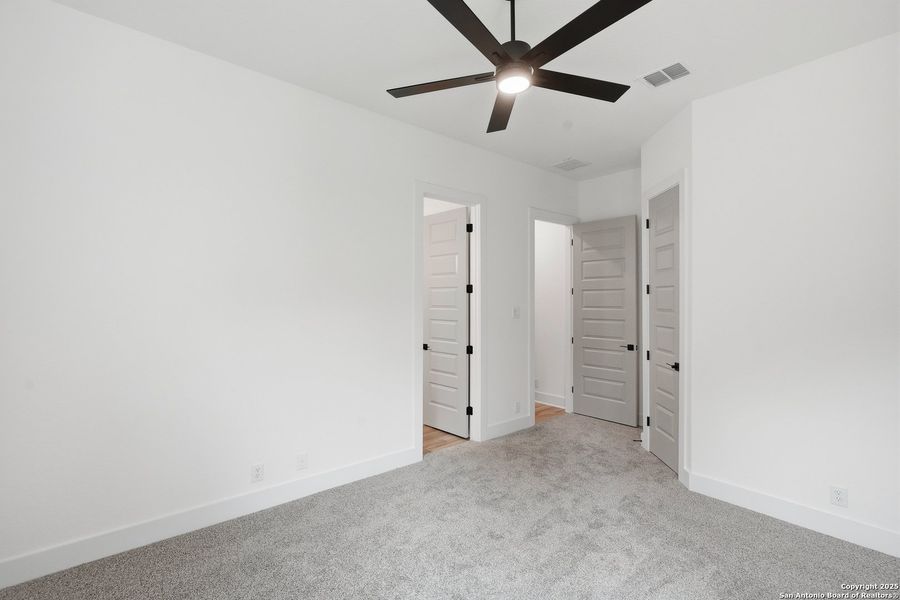 Spacious, unfurnished interior of a new home in Caliza Reserve, Boerne (Image 33). Spacious, unfurnished interior of a new home in Caliza Reserve, Boerne (Image 33).