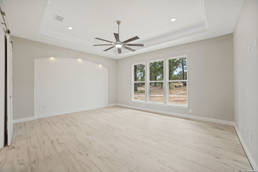 Spacious, unfurnished interior of a new home in , Natalia (Image 19).