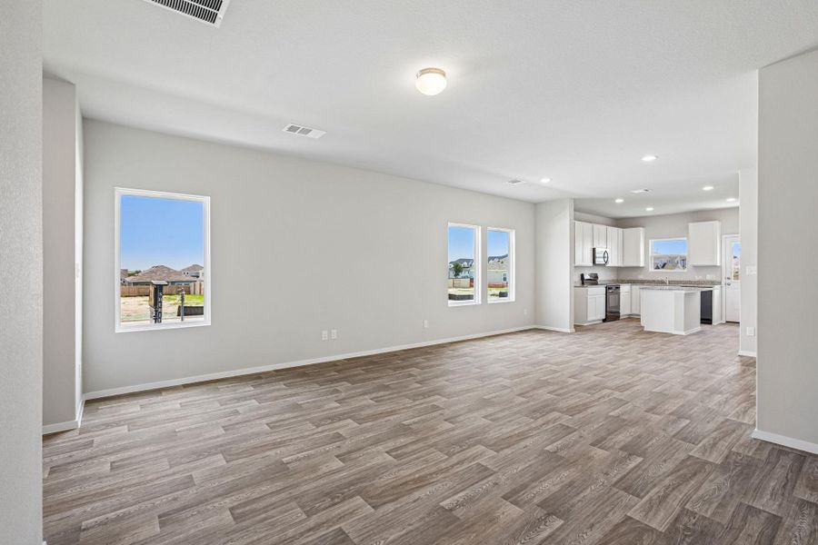 Spacious, unfurnished interior of a new home in Edgebrooke, Pflugerville (Image 25).