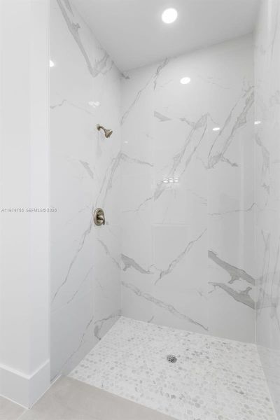 Spacious, unfurnished interior of a new home in , Lehigh Acres (Image 21).