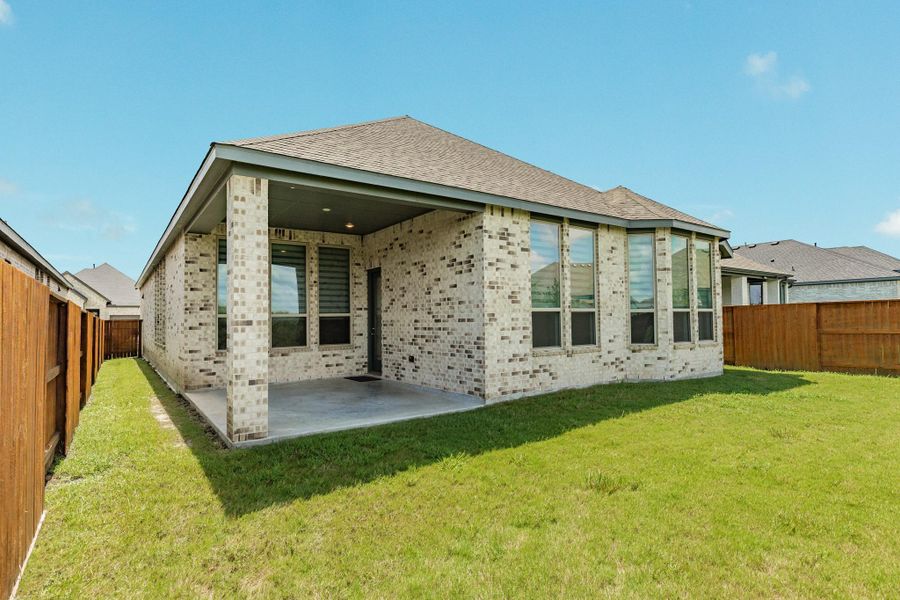 Covered patio featuring a convenient gas line extension, perfect for outdoor grilling enthusiasts who want a seamless, uninterrupted cooking experience.