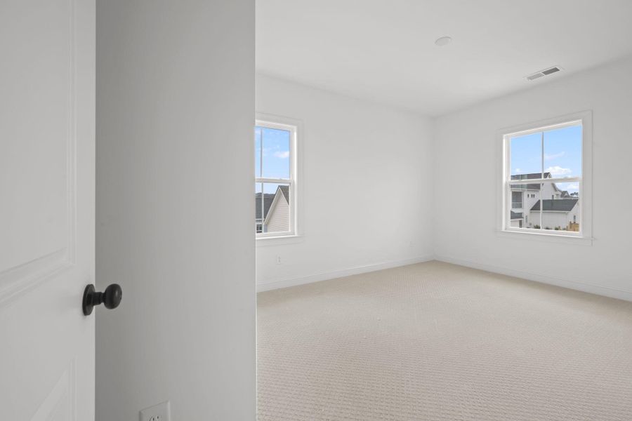 Spacious, unfurnished interior of a new home in , Summerville (Image 11).