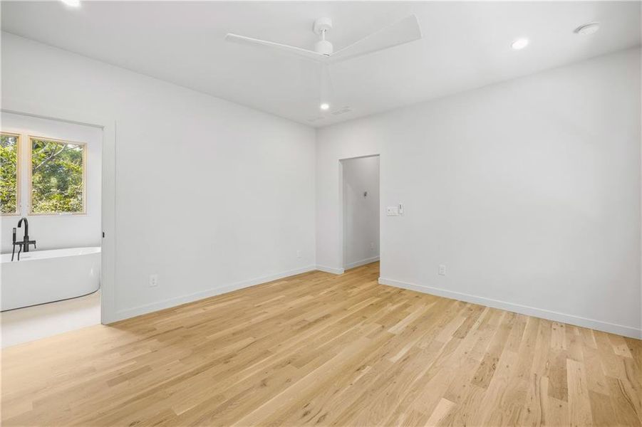 Spacious, unfurnished interior of a new home in , Atlanta (Image 18).