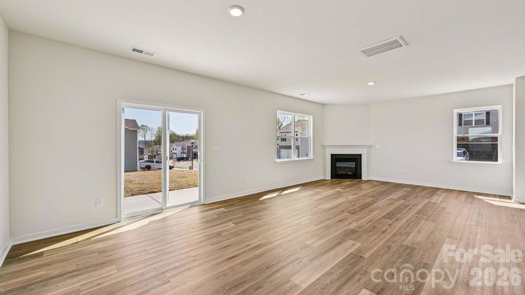 Spacious, unfurnished interior of a new home in Clark Creek Landing, Lincolnton (Image 20).
