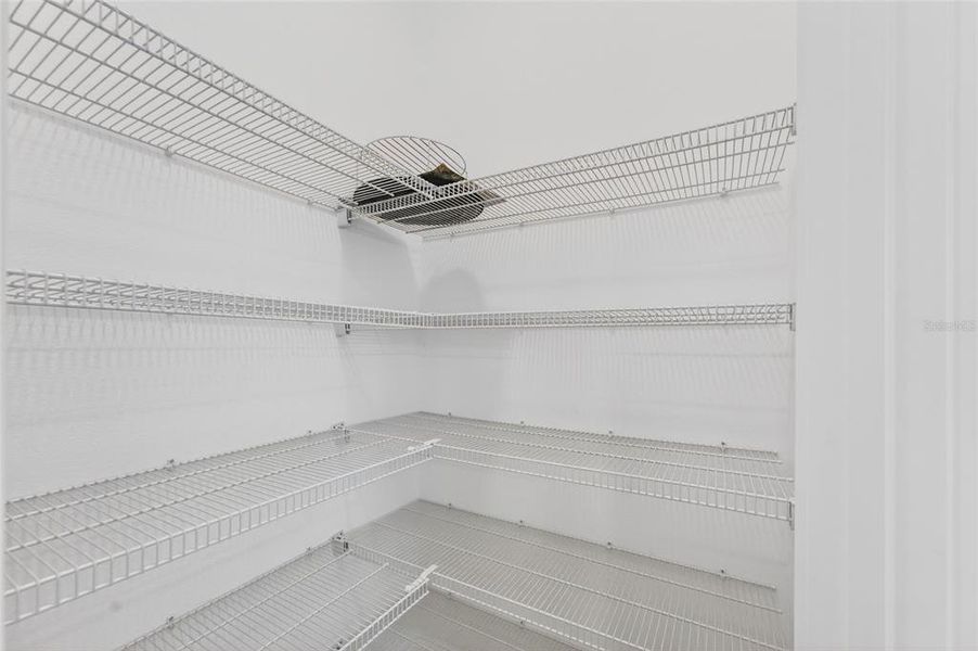 Spacious, unfurnished interior of a new home in , Winter Garden (Image 28).