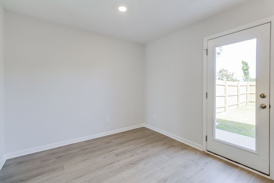 Spacious, unfurnished interior of a new home in Astoria, Columbia (Image 18).