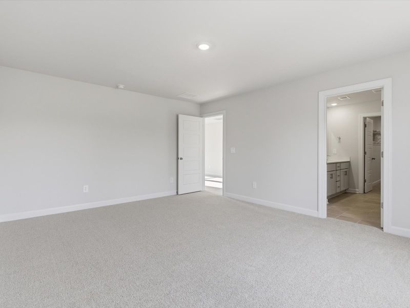 Spacious, unfurnished interior of a new home in Shiloh Valley, Piedmont (Image 17).