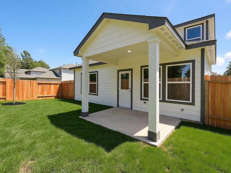 Exterior details and patio area of a home in Caney Creek Place, Conroe (Image 21).