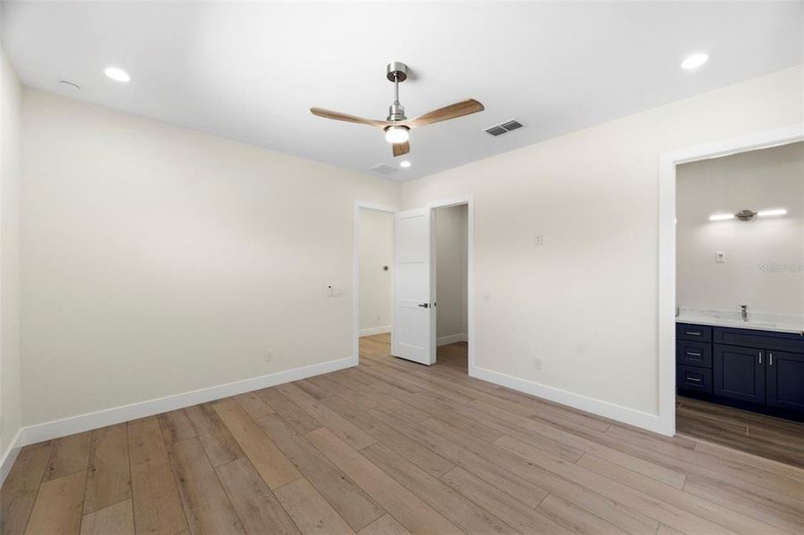 Spacious, unfurnished interior of a new home in , St. Petersburg (Image 50).