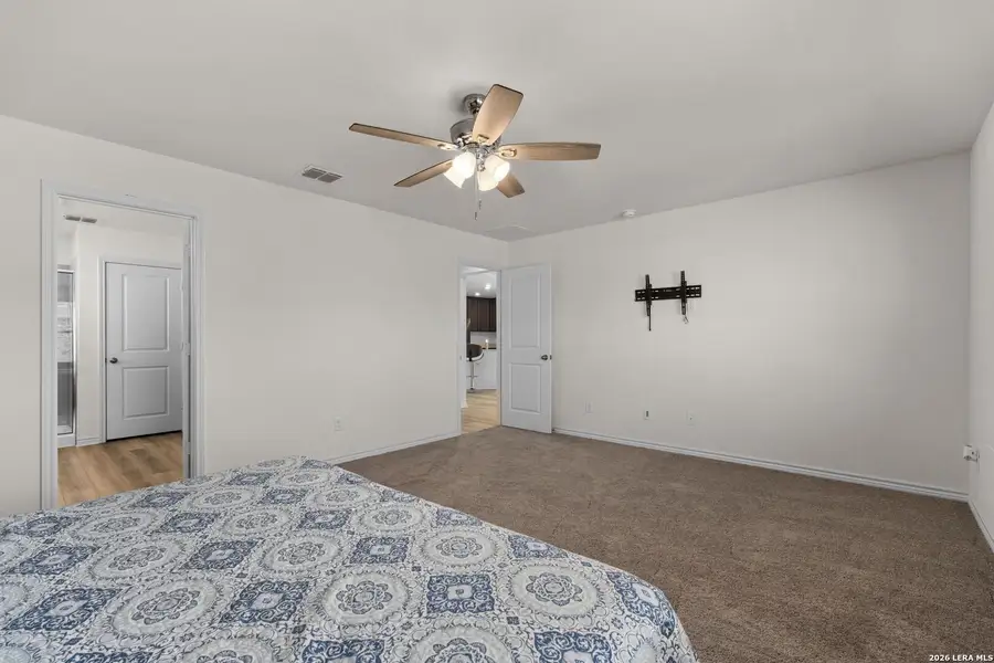 Spacious, unfurnished interior of a new home in , San Antonio (Image 26).