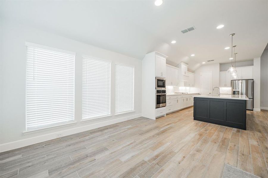 Spacious, unfurnished interior of a new home in Ventana 70', Fort Worth (Image 32).