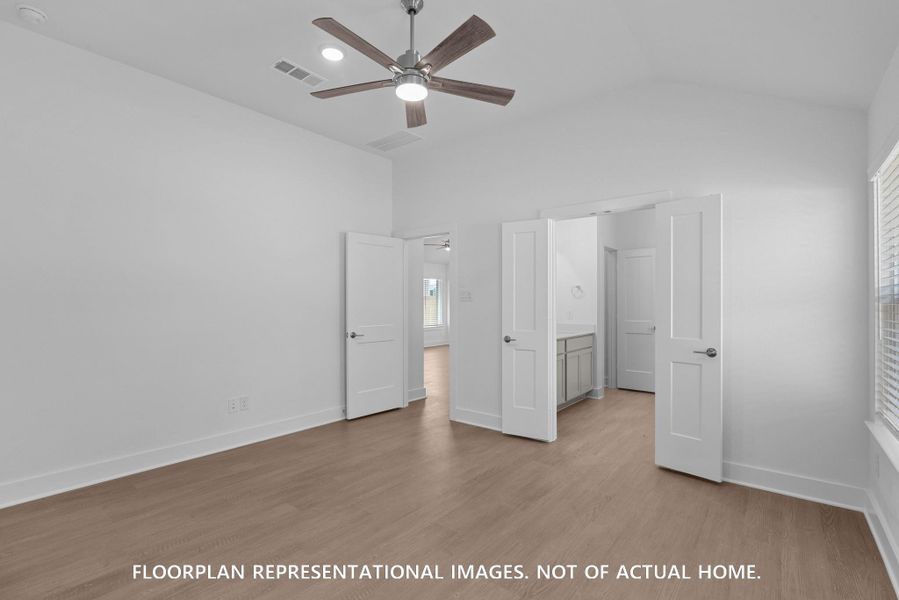 Spacious, unfurnished interior of a new home in Lone Star Landing, Montgomery (Image 31).