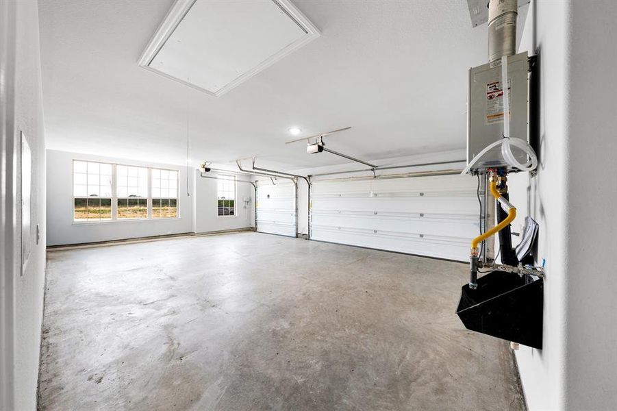 Spacious, unfurnished interior of a new home in Berkshire Estates, Mesquite (Image 35).