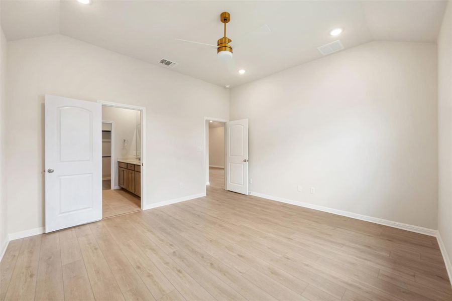 Spacious, unfurnished interior of a new home in , San Marcos (Image 24).