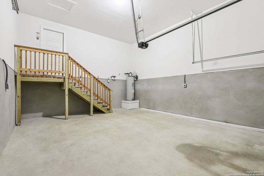 Spacious, unfurnished interior of a new home in Comanche Ridge, San Antonio (Image 38). Spacious, unfurnished interior of a new home in Comanche Ridge, San Antonio (Image 38).