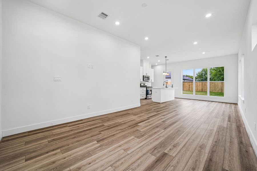 Spacious, unfurnished interior of a new home in , Houston (Image 19).