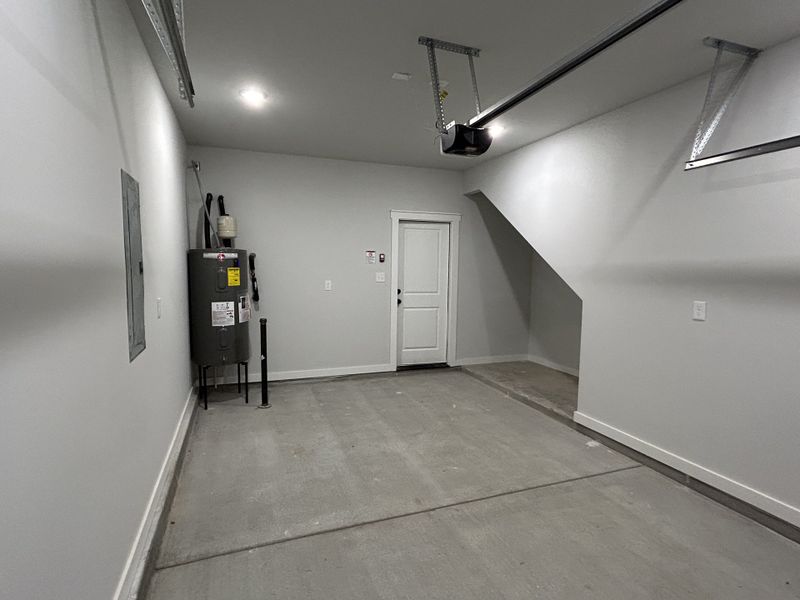 Spacious, unfurnished interior of a new home in Hickory Cove, Burns (Image 18).