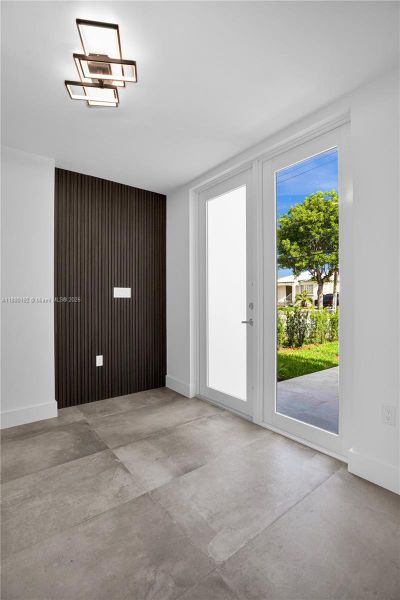 Spacious, unfurnished interior of a new home in , Miami (Image 28).