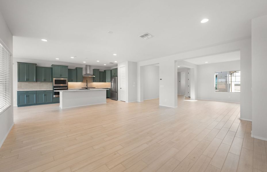 Spacious, unfurnished interior of a new home in Parkside at Anthem at Merrill Ranch, Florence (Image 17).