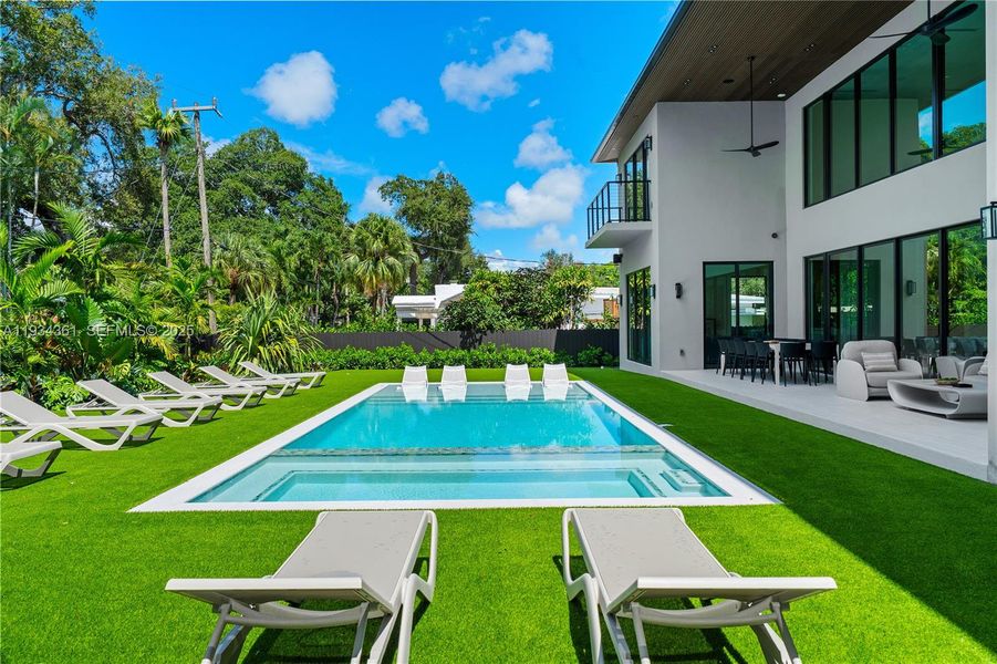 Exterior details and patio area of a home in , Miami (Image 22).