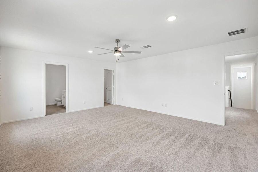 Spacious, unfurnished interior of a new home in Montgomery Bend, Montgomery (Image 22).