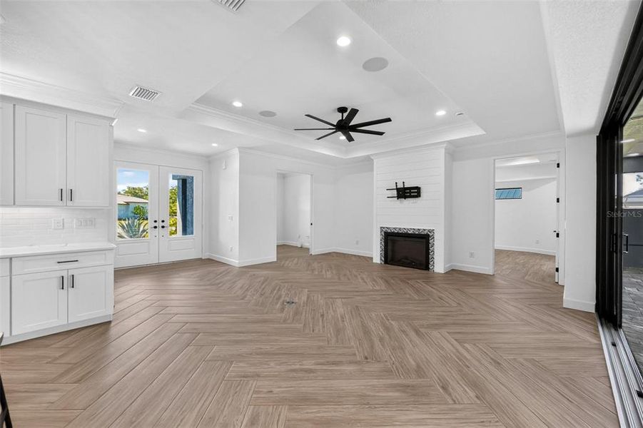 Spacious, unfurnished interior of a new home in , Rotonda West (Image 39).