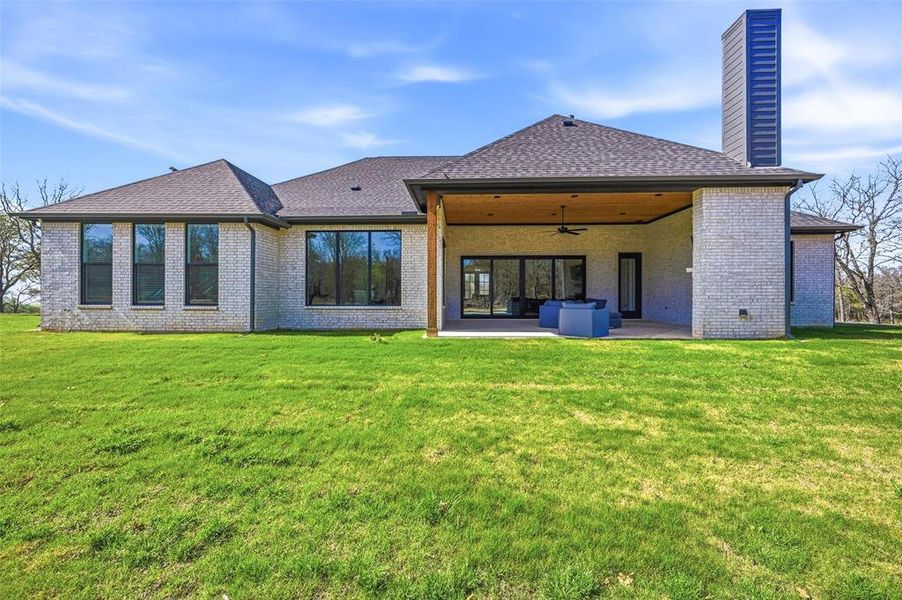 Exterior details and patio area of a home in , Weatherford (Image 4).