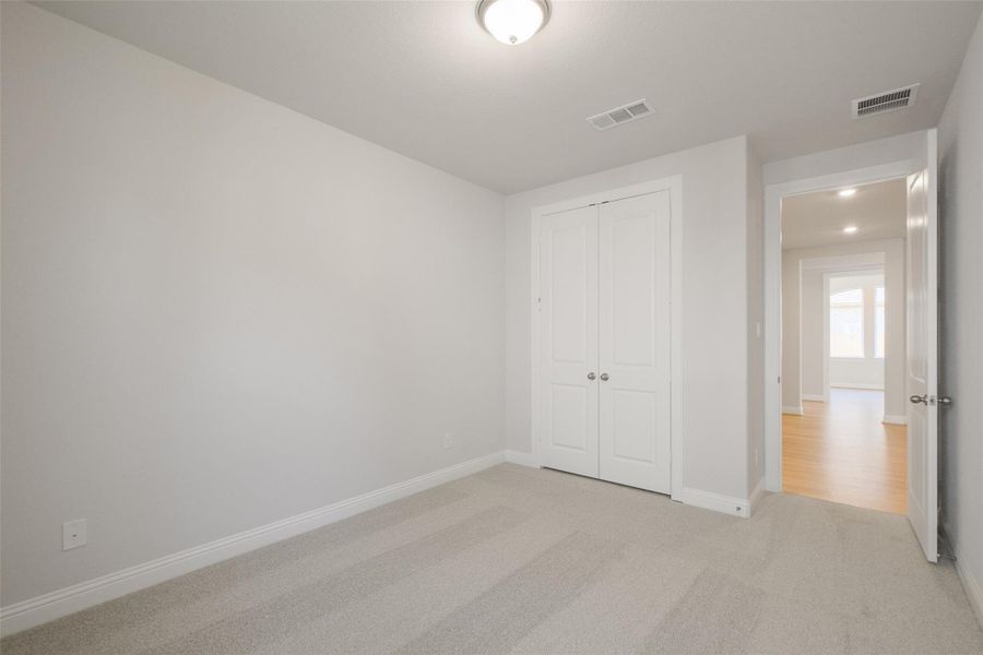 Spacious, unfurnished interior of a new home in Sienna 65', Missouri City (Image 36).