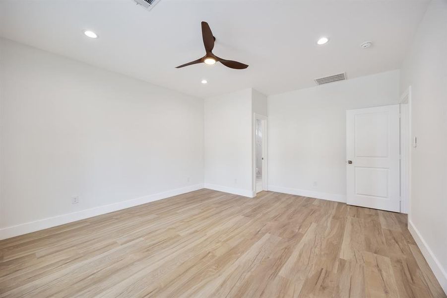 Spacious, unfurnished interior of a new home in , Dallas (Image 35).