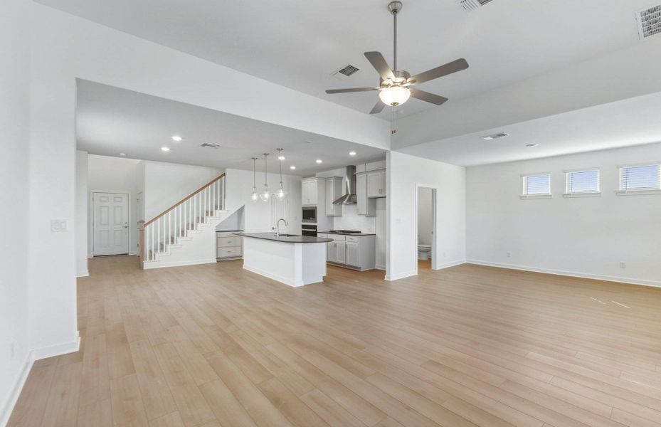 Spacious, unfurnished interior of a new home in Santa Rita Ranch, Liberty Hill (Image 9).