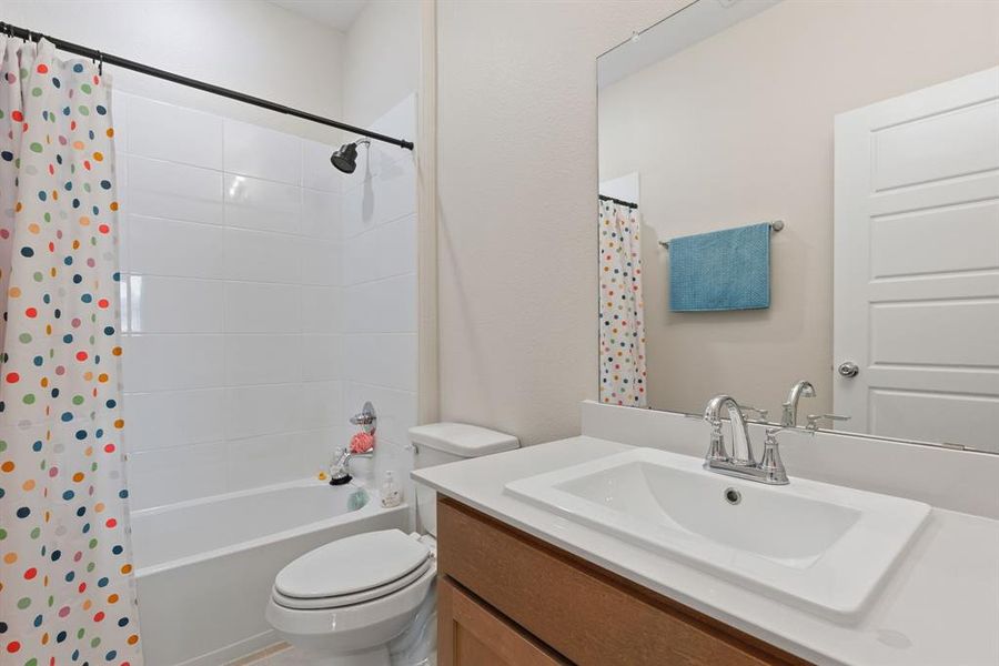 Furnished interior view inside a new home in Elevon, Lavon (Image 17).