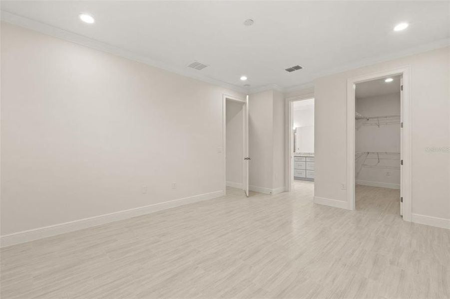 Spacious, unfurnished interior of a new home in , Belleview (Image 23).