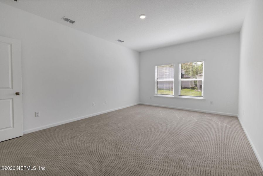 Spacious, unfurnished interior of a new home in Jennings Farm, Middleburg (Image 28).
