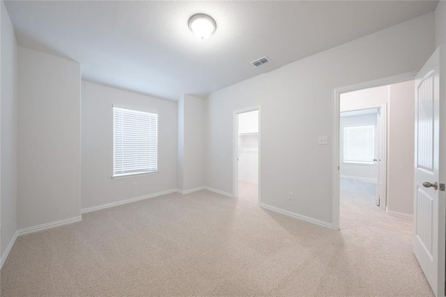 Spacious, unfurnished interior of a new home in Lake Pointe: Lake Pointe at Paloma Creek, Little Elm (Image 23).