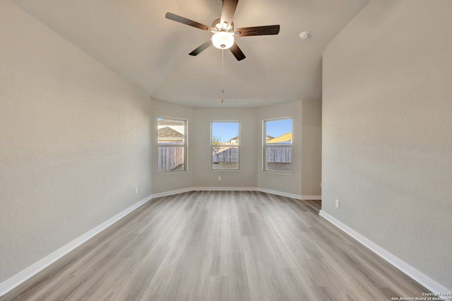 Spacious, unfurnished interior of a new home in Winding Brook, San Antonio (Image 25). Spacious, unfurnished interior of a new home in Winding Brook, San Antonio (Image 25).