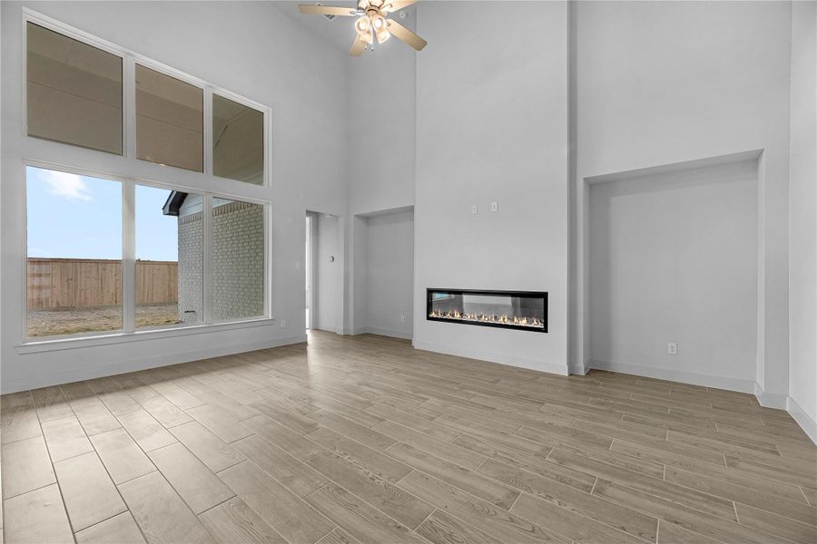 Representative image. Features, selections and colors may vary.