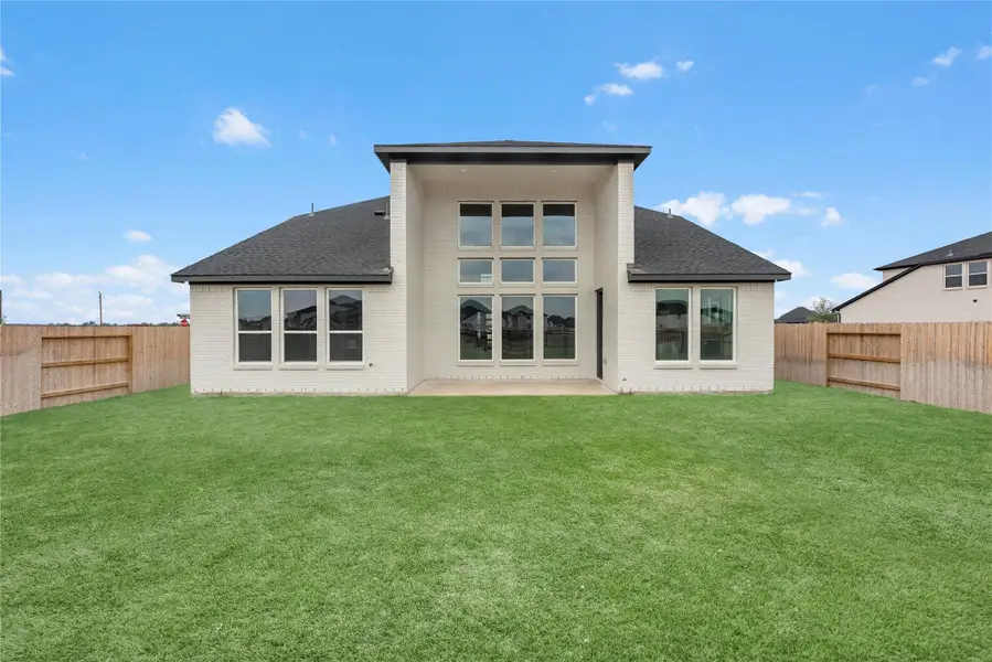 *Grass has been digitally enhanced.