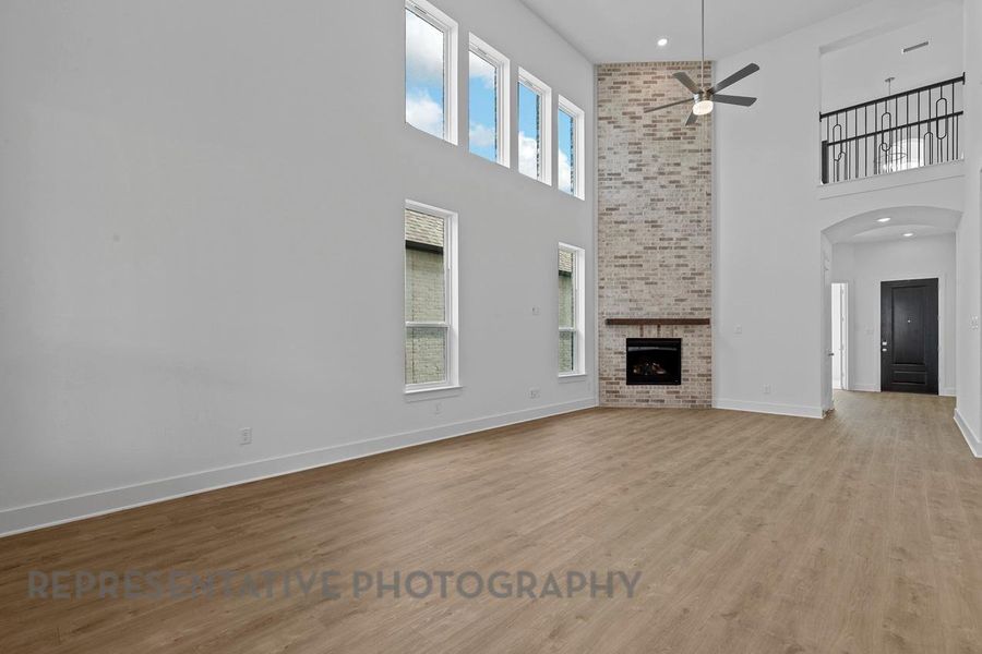 Spacious, unfurnished interior of a new home in Riceland, Mont Belvieu (Image 28).