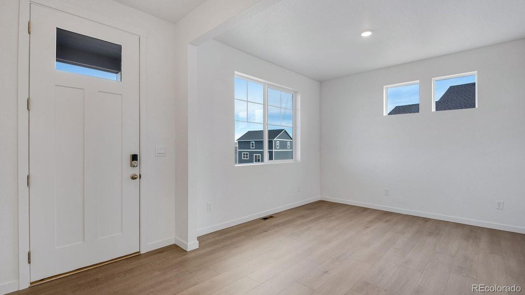 Spacious, unfurnished interior of a new home in Settlers Crossing, Commerce City (Image 31).