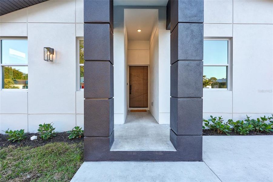 Exterior details and patio area of a home in , Gulfport (Image 24).