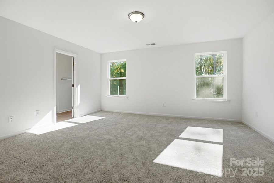 Spacious, unfurnished interior of a new home in Bellina, York (Image 19).
