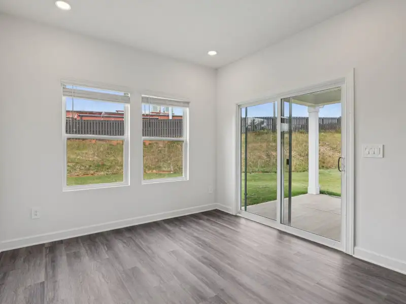 Spacious, unfurnished interior of a new home in Brighton Springs, York (Image 10).