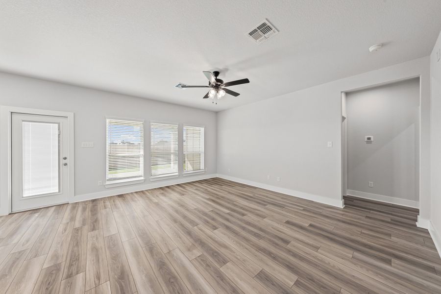 Spacious, unfurnished interior of a new home in Three Creeks, Belton (Image 9). Spacious, unfurnished interior of a new home in Three Creeks, Belton (Image 9).