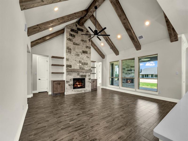Spacious, unfurnished interior of a new home in , Weatherford (Image 19).