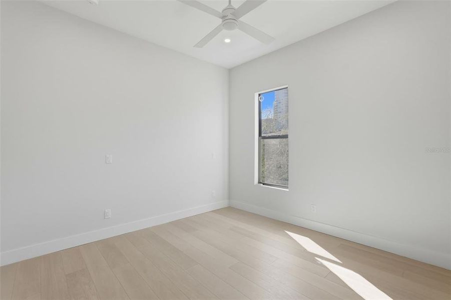 Spacious, unfurnished interior of a new home in , St. Petersburg (Image 24).