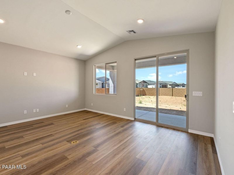 Spacious, unfurnished interior of a new home in North Ridge at Pronghorn Ranch, Prescott Valley (Image 15).