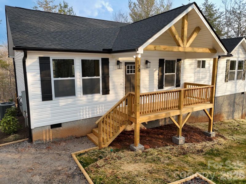 Exterior details and patio area of a home in , Marion (Image 23).