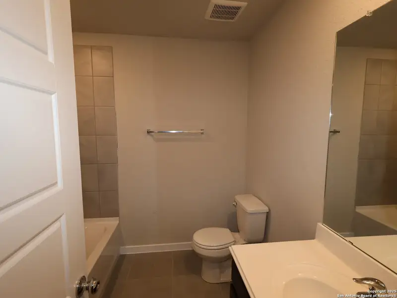 Furnished interior view inside a new home in Winding Brook, San Antonio (Image 6). Furnished interior view inside a new home in Winding Brook, San Antonio (Image 6).