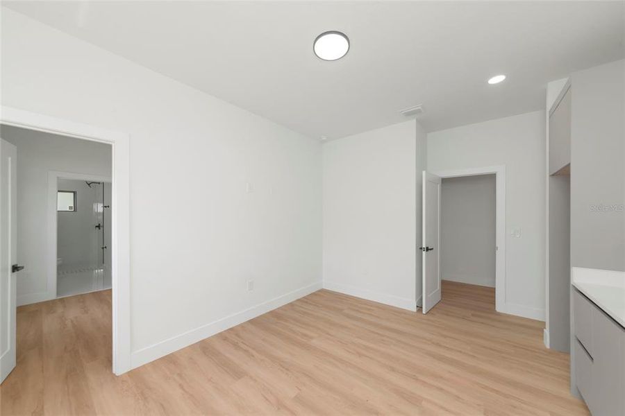 Spacious, unfurnished interior of a new home in , North Port (Image 15).